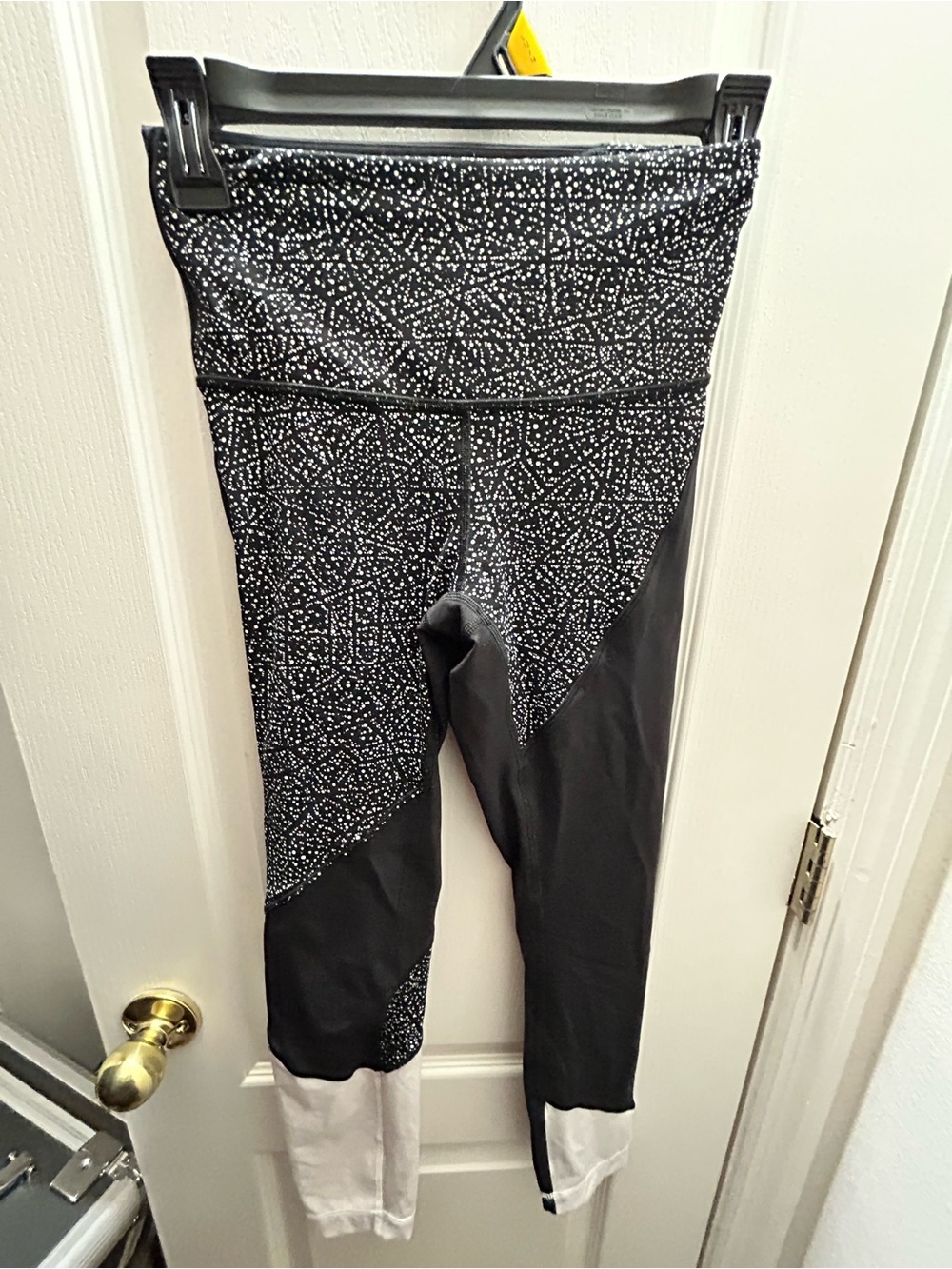 Lululemon Black White Printed Crop Leggings Size 4 Athletic Yoga Running